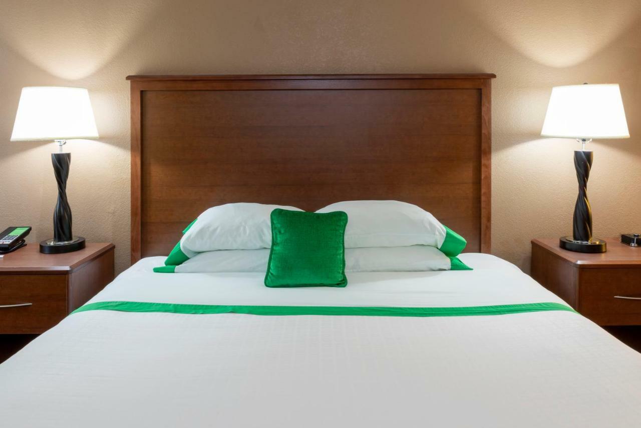 Med City Inn & Suites Rochester Mayo Clinic Area Экстерьер фото